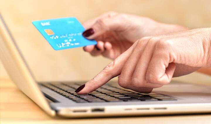 Jakie są zalety e-sklepu z branży odzieżowej? 