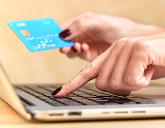 Jakie są zalety e-sklepu z branży odzieżowej?